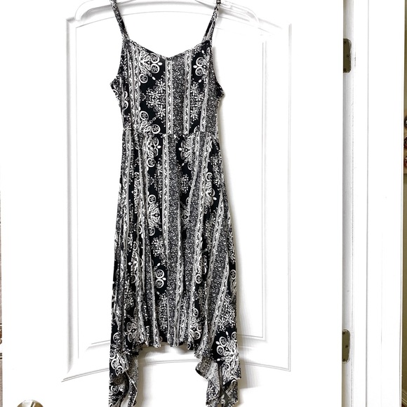 H&M Dresses & Skirts - H&M Black and White Long Maxi Dress H&M Dresses & Skirts - H&M Black and White Long Maxi Dress